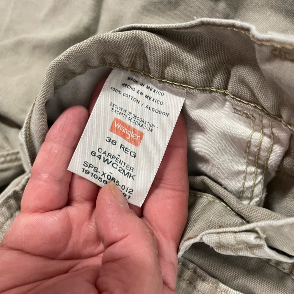 Excellent used condition men’s 36 regular carpenter khaki wrangler shorts - Picture 5 of 5